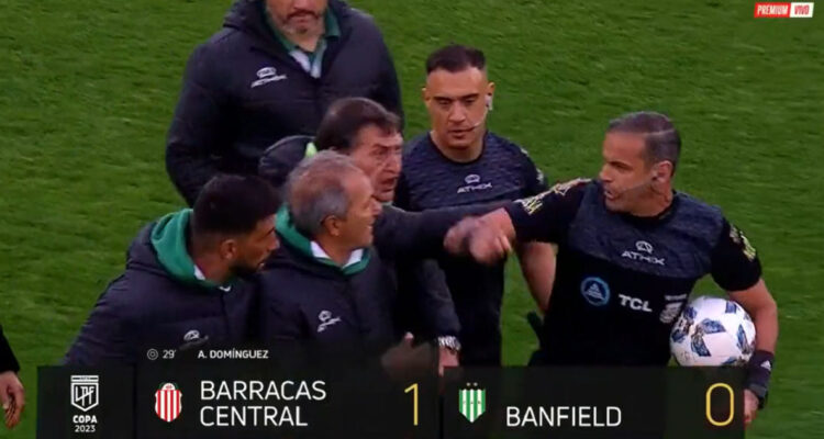 Julio César Falcioni fue expulsado en Argentina.