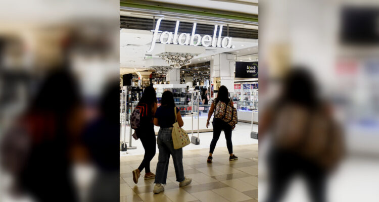 Nuevos dilemas en Grupo Falabella: Salen 2 grandes ejecutivos y sindicato acusa tareas multifunción