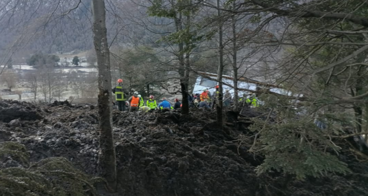 familia deslizamiento de tierra