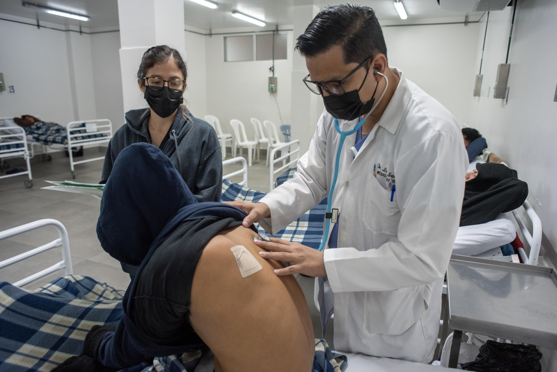 Un joven recibe tratamiento por consumo de drogas sintéticas en el Hospital Municipal Bicentenario en Guayaquil