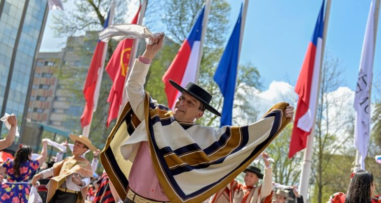 Por qué las Fiestas Patrias 2024 serán XXL (extralargas) y tendrán 5 días de celebraciones al sumar el feriado del 20 de septiembre además del 18 y 19.