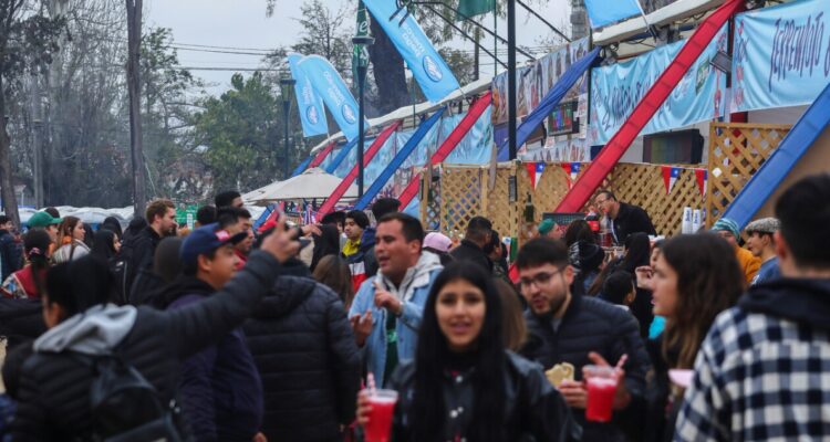 Fonderos celebran números azules en fondas del Parque O’Higgins: hubo 220 mil asistentes