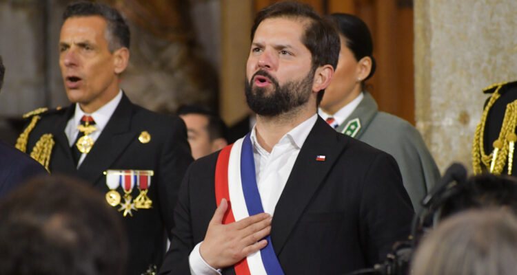 Presidente gabriel boric en tedeum ecuménico. Contradicciones y doble pensar.