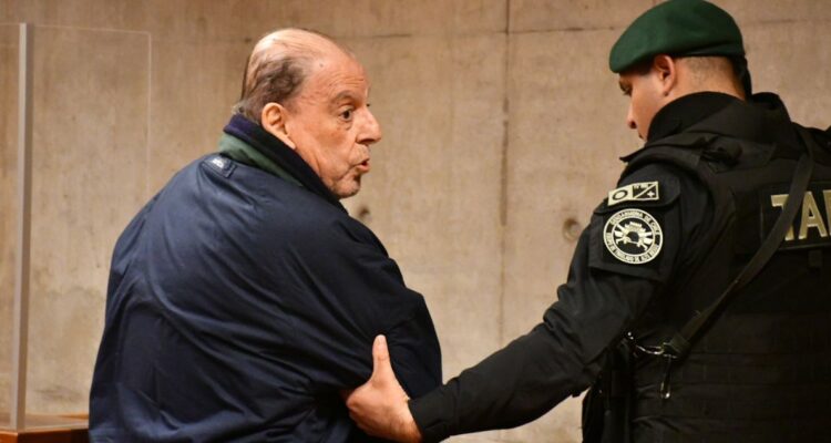 Caso Francisco Frei: Justicia sobresee a notaria querellada por autorizar firma falsa de expresidente