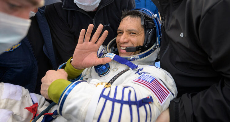 Rompió récords: astronauta Frank Rubio volvió a la Tierra tras pasar 371 días estancado en el espacio