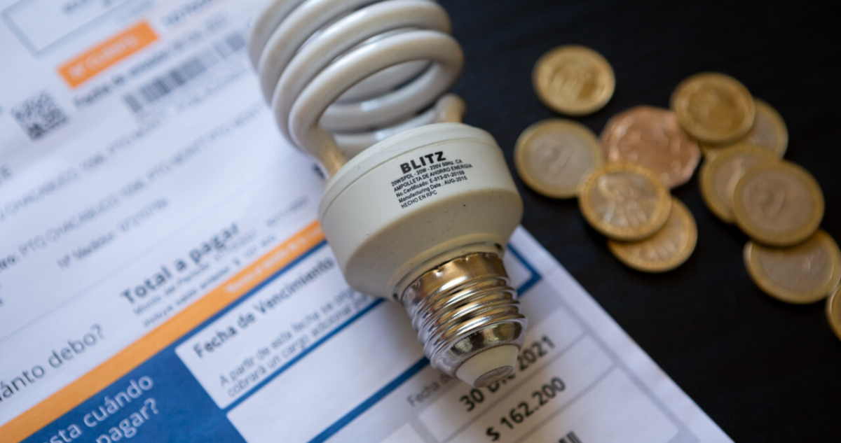Gobierno corrige cifra errónea y confirma alza de 8% en cuentas de luz