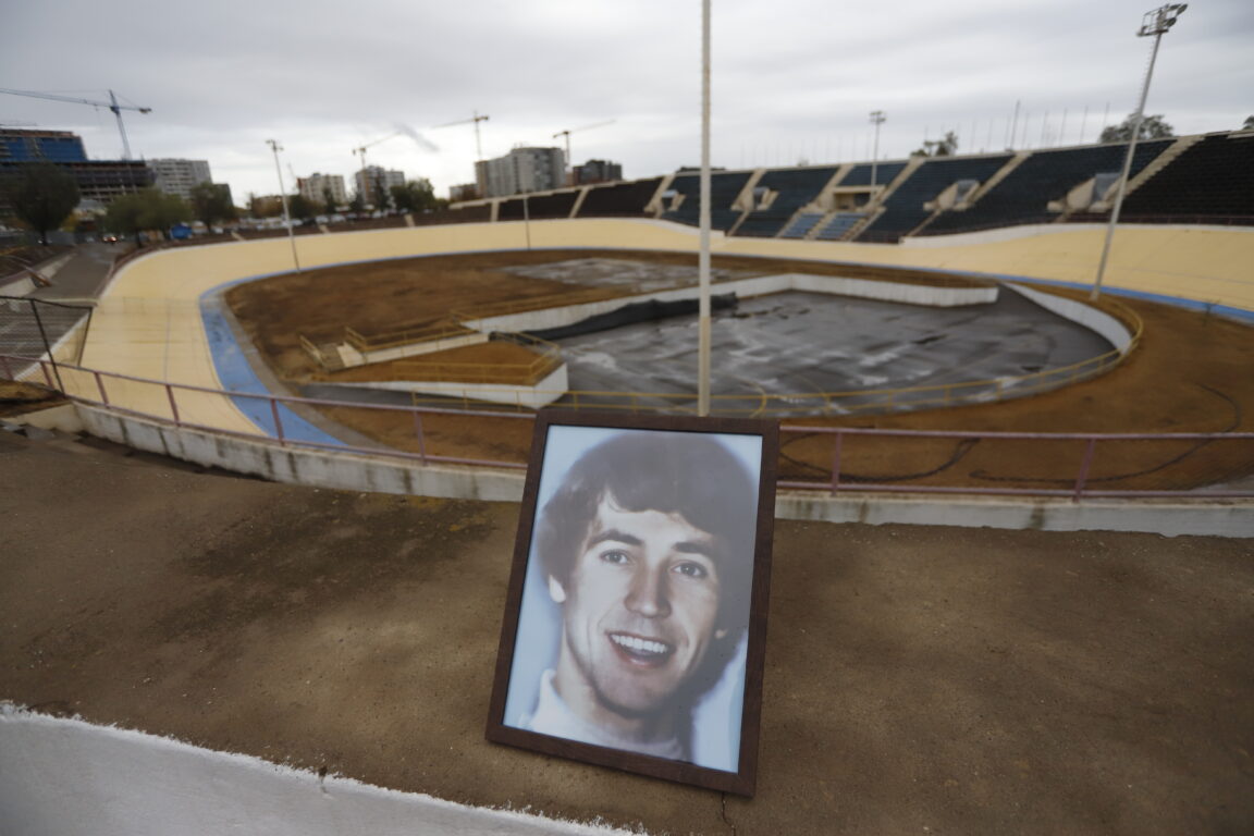 Acto en el que se nombró al Velódromo del Estadio Nacional como “Velódromo Sergio Tormen Méndez”, en homenaje al campeón nacional de ciclismo, detenido desaparecido por la dictadura.