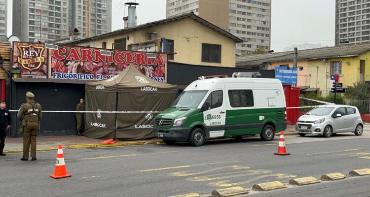 Carabineros trabajando en el lugar del homicidio