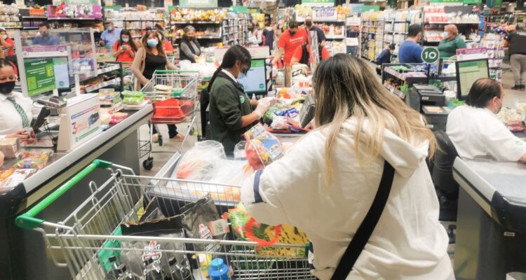 Cuál es el horario, a qué hora abren y cierran los malls, supermercados y centros comerciales este sábado 16 de septiembre previo a Fiestas Patrias.