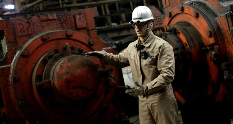 “Gerente hizo llamado de auxilio”: Emplazan a Gobierno a proteger acero chileno y por ende Huachipato