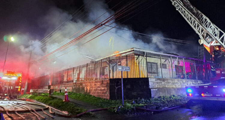 Incendio afectó a jardín Junji de Padre Las Casas: una bombera sufrió lesiones durante la emergencia