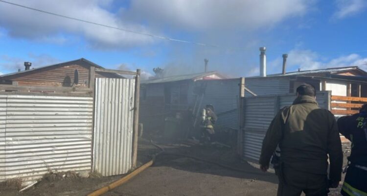 Niña de dos años fallece en incendio que afectó a inmueble en campamento de Punta Arenas