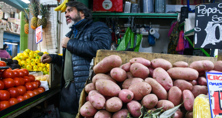 Inflación en menor nivel desde septiembre de 2021: IPC varió 0,1% en agosto pero destaca alza de papas