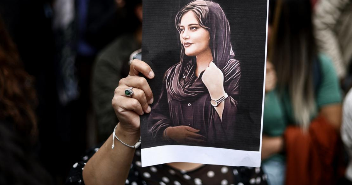 Jina Mahsa Amini, de 22 años, murió bajo custodia policial