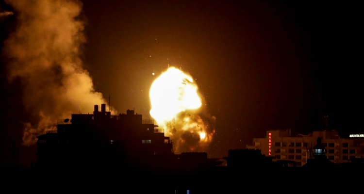 Israel bombardea Franja de Gaza por tercer día consecutivo