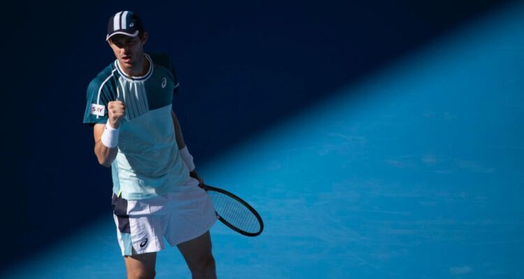 Nicolás Jarry gana partidazo a Arnaldi y ya está en cuartos del ATP de Beijing