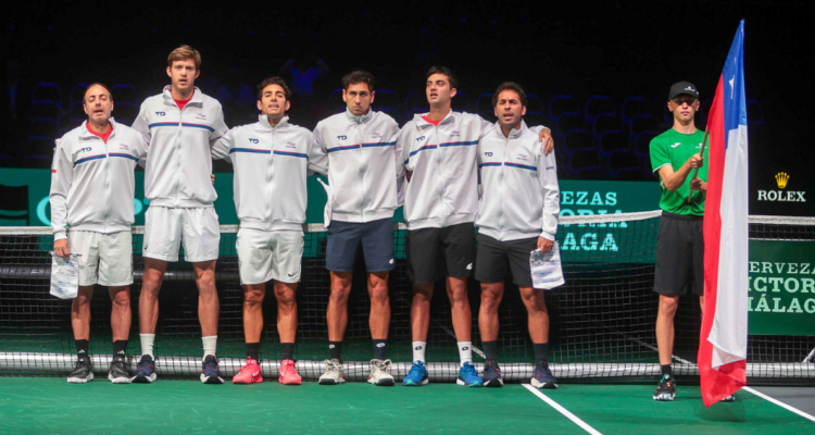 Nicolás Jarry infla el pecho tras la brillante jornada chilena en Copa Davis.