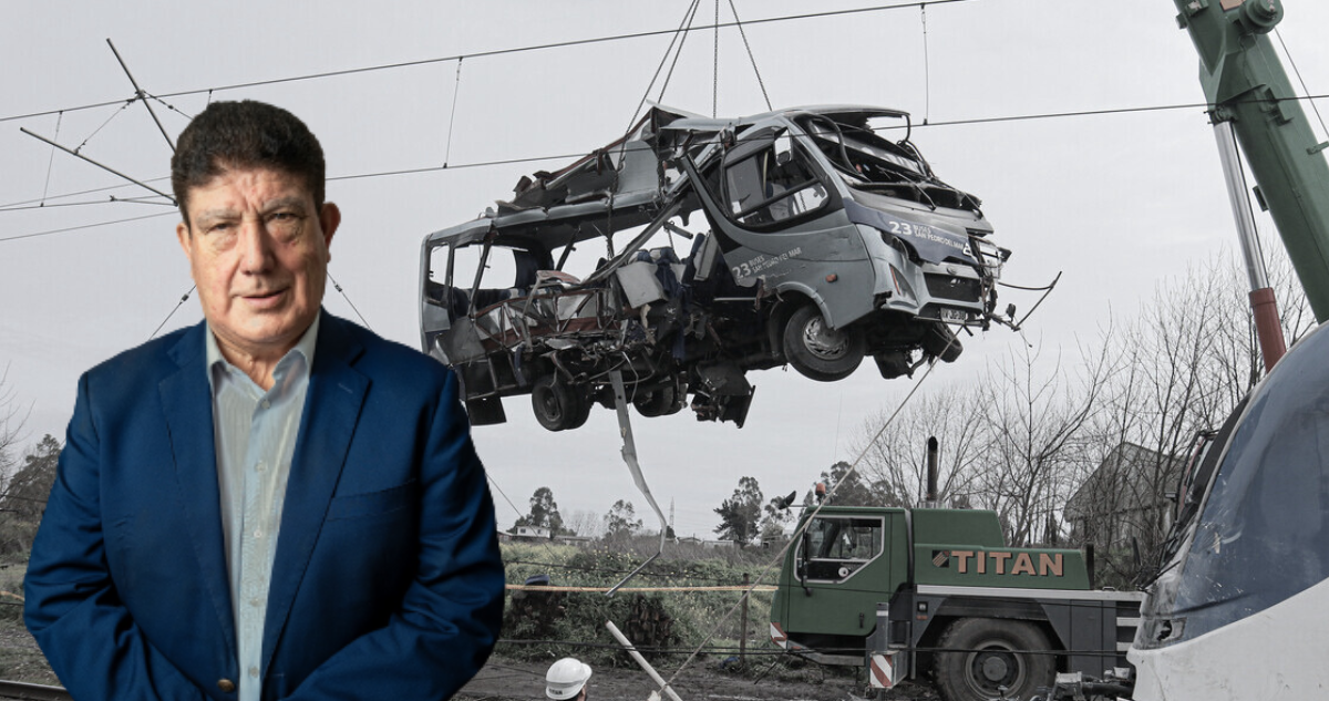 Retiran Microbus de línea San Pedro del Mar y Biotren, tras colision, en interseccion de cruce Daniel Belmar con Ruta 160, de la comuna de San Pedro de La Paz