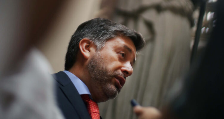 Resuelven continuidad de querella ingresada por juez Urrutia tras presunta amenaza en X (Twitter)