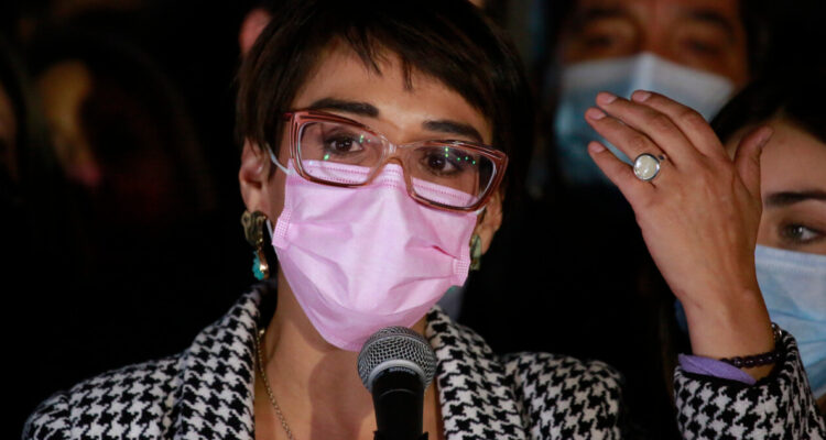 Karina Oliva asegura que seguirá en la política “le guste a quien le guste”