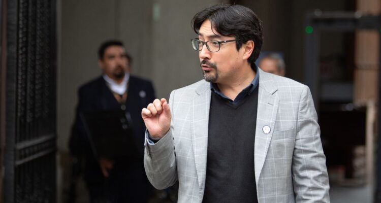 Nueva querella de RD: “Parece improbable” que diputada Pérez desconociera detalles en Caso Convenios