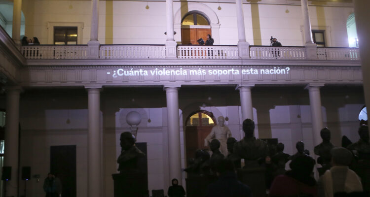 U. de Chile revisa su memoria y la del país con maratónica lectura de testimonios durante 7 horas