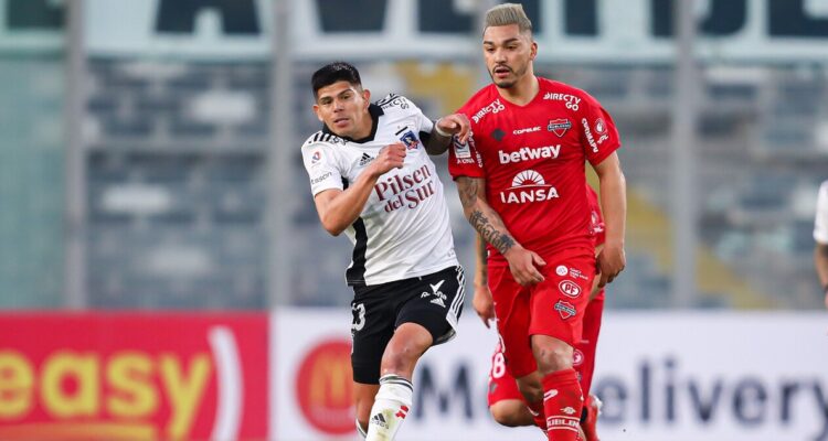 Lolo Reyes jugando por Ñublense.