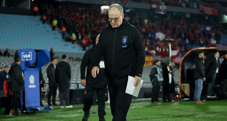 Otros dos funcionaros de Uruguay no aguantaron a Marcelo Bielsa.