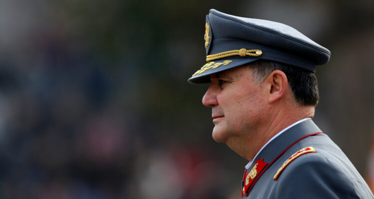 Ex comandante en Jefe Ricardo Martínez deberá pagar multa tras pelear con militar (r) que lo increpó