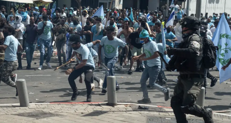 Más de 100 heridos deja violenta protesta de refugiados eritreos en Israel