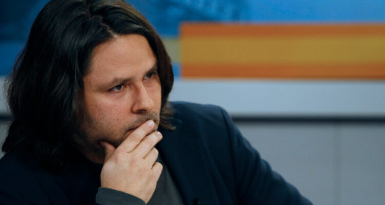 Alberto Mayol sufre revés judicial: Suprema revoca sentencia y rechaza recurso contra la Usach