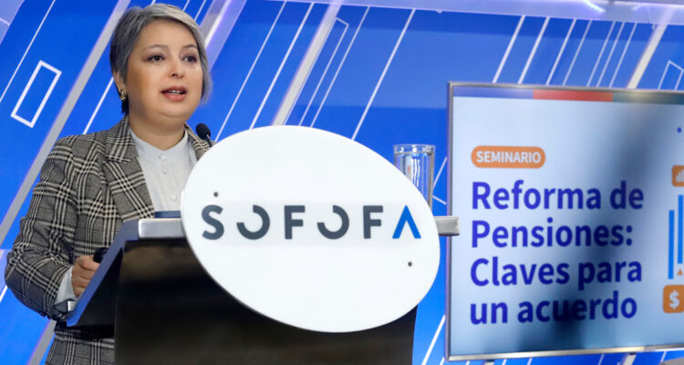 Ministra del Trabajo, Jeanette Jara, en seminario en la Sofofa