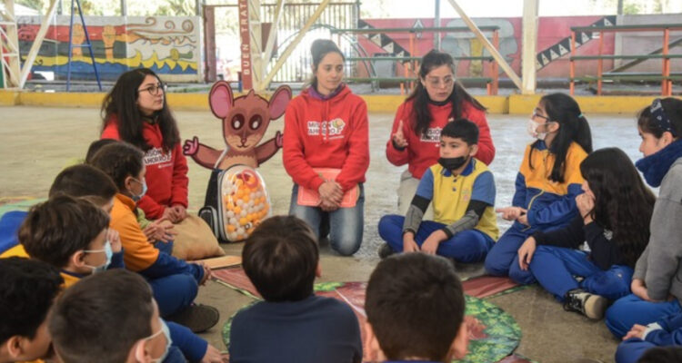 Estudiantes de todo Chile participarán en programa “Misión Ahorro” para aprender hábitos financieros