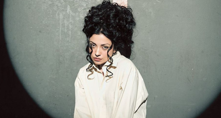 Mon Laferte y clima en Chile