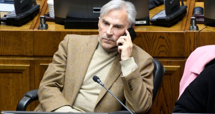 Hijo de cónsul chileno: Moreira (UDI) dice que lo habrían secuestrado y obligado a cometer delitos