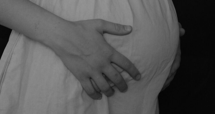 Niña muere tras complicaciones en el parto en Perú