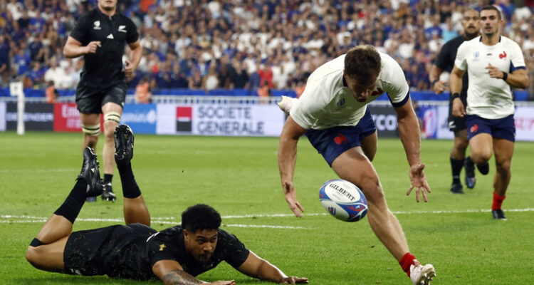 Francia debutó con triunfo sobre All Blacks en el Mundial de Rugby.