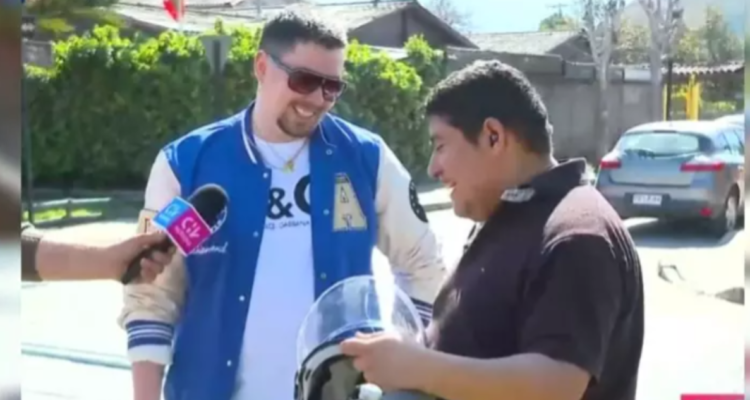 Nano Calderón sorprende con scooter nuevo a víctima de robo