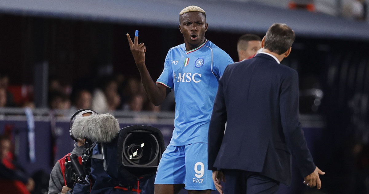 Victor Osimhen se declaró en guerra contra el Napoli.
