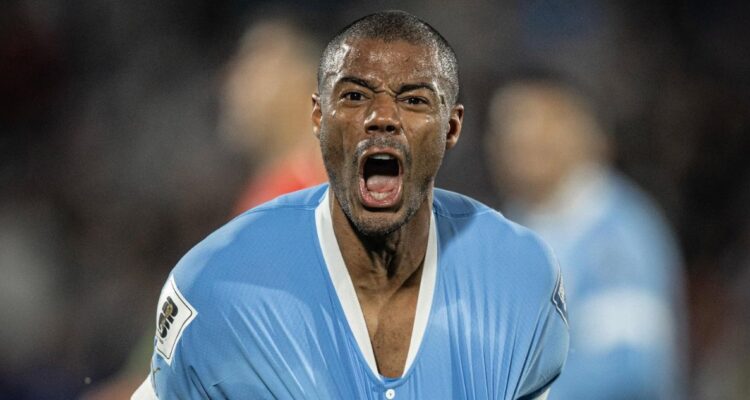 El golazo de Nicolás de la Cruz para Uruguay ante Chile