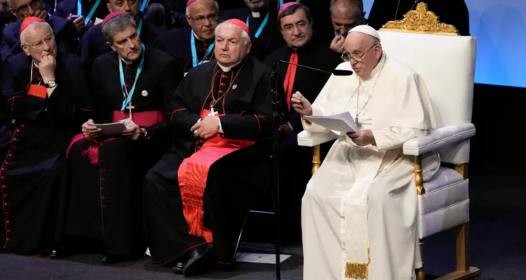 Papa denuncia que Mar Mediterráneo es un enorme cementerio y pide a Europa ampliar accesos legales