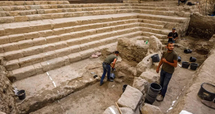 Desentierran escalones ocultos por 2.000 años donde Jesús caminó para curar a un ciego en Jerusalén