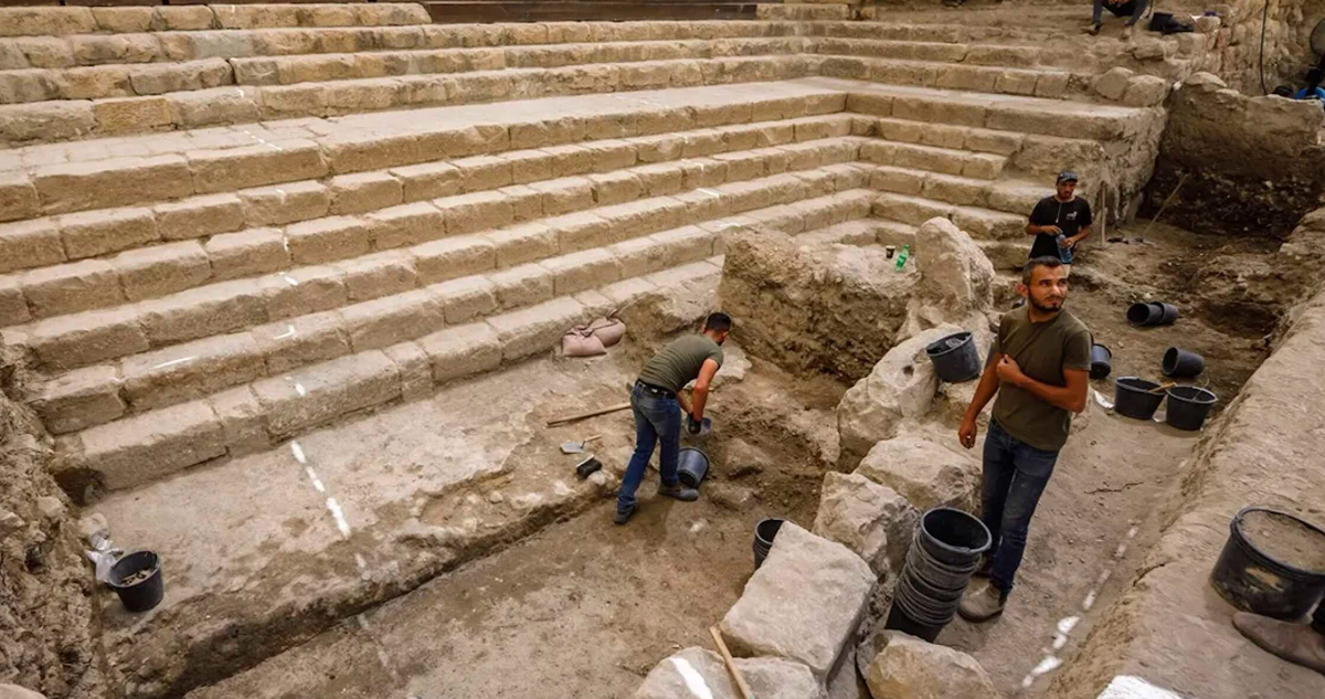 Desentierran escalones ocultos por 2.000 años donde Jesús caminó para curar a un ciego en Jerusalén