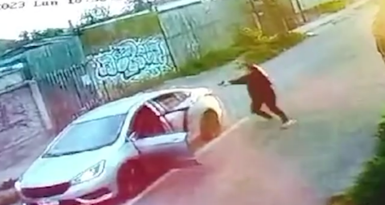 Cámara grabó a funcionaria PDI baleando a delincuente que le realizó encerrona en La Florida