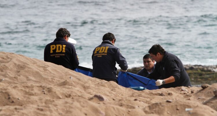 Vecinos hallan el cuerpo sin vida de una mujer en playa de Escuadrón en Coronel