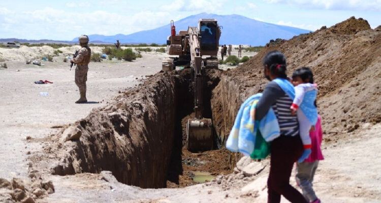 Perú despliega 180 agentes en frontera con Chile para evitar ingreso de inmigrantes ilegales