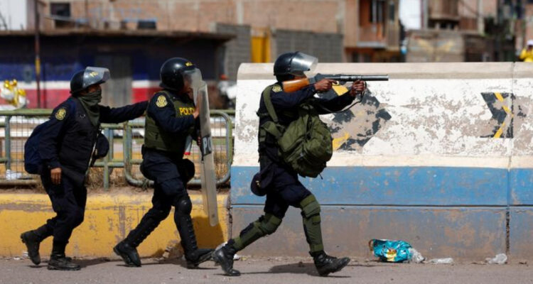 Perú exime de responsabilidad penal el uso letal de la fuerza en legítima defensa