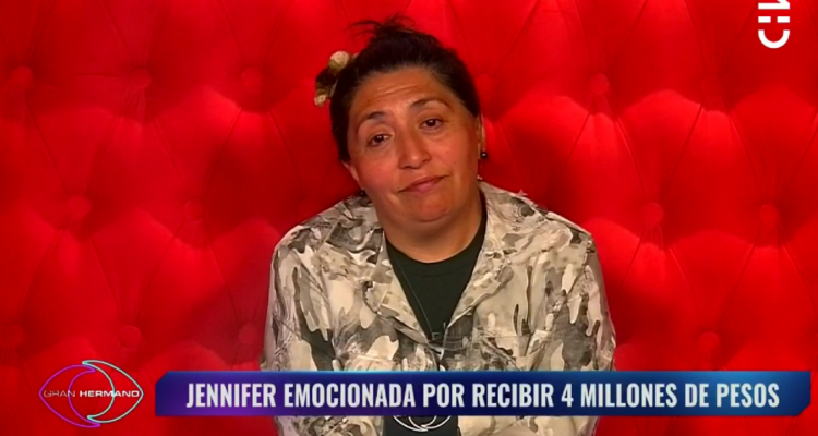 Pincoya se emociona tras recibir millonario premio y se lo regala a su hijo: “Es para ti”