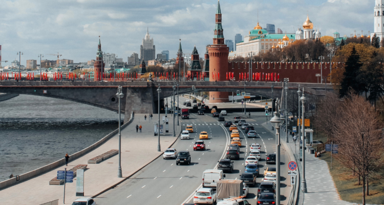 Polonia anuncia la prohibición de la entrada de vehículos con patente rusa en su territorio