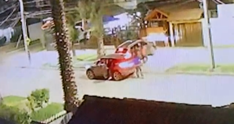 Alarmas comunitarias frustran portonazo contra familia en Pudahuel